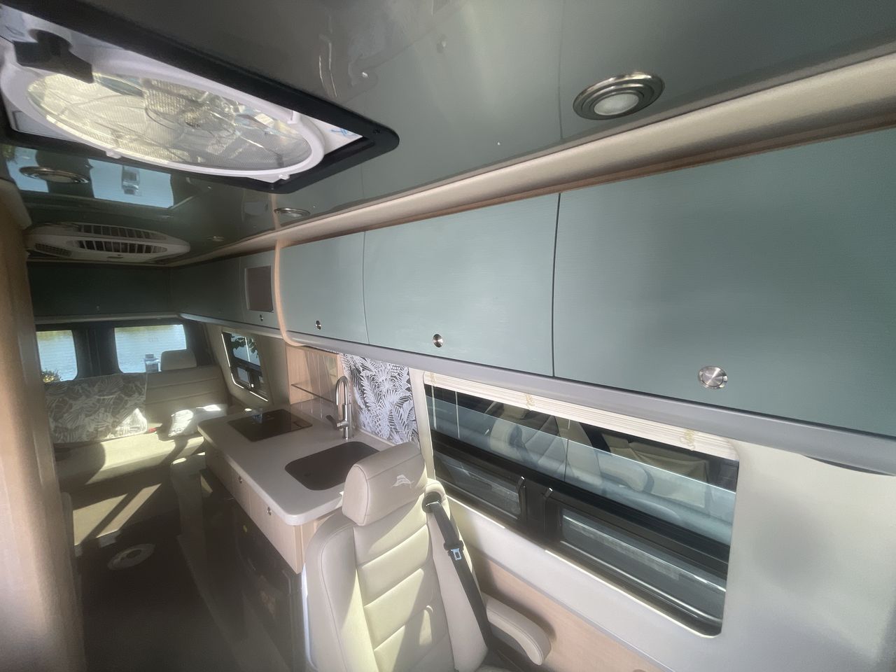 2026 Airstream 24GL Tommy Bahama Base