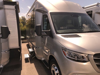 2025 Airstream Murphy Suite Base