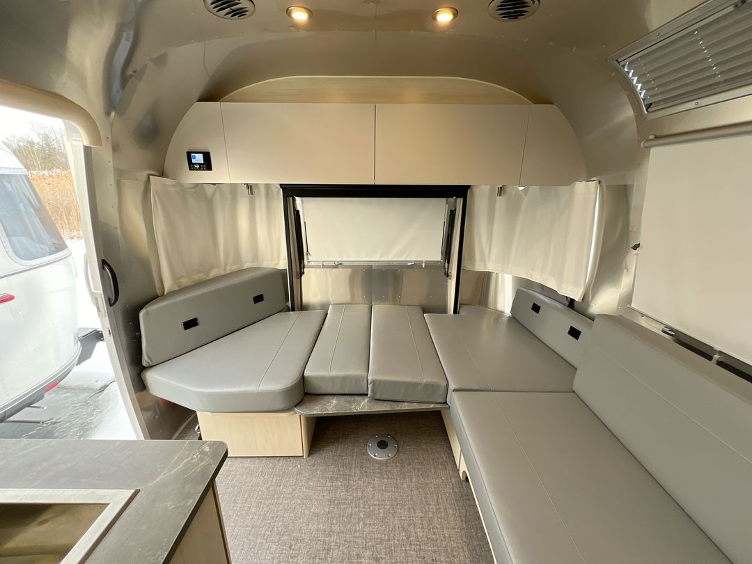 2025 Airstream 25FBT Base