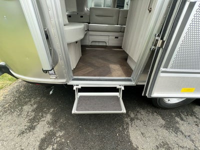 2025 Airstream 27FBT Base