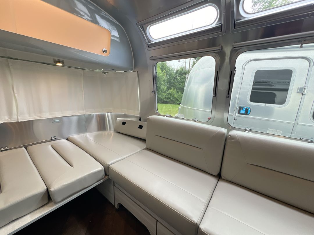 2025 Airstream 27FBT Base