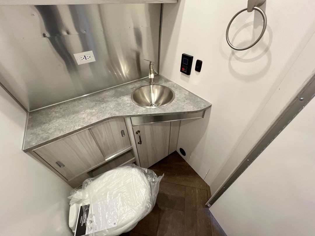 2025 Airstream 27FBT Base