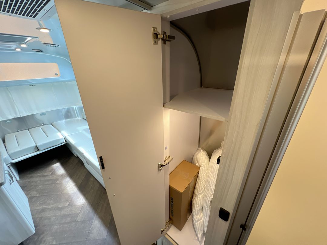 2025 Airstream 27FBT Base