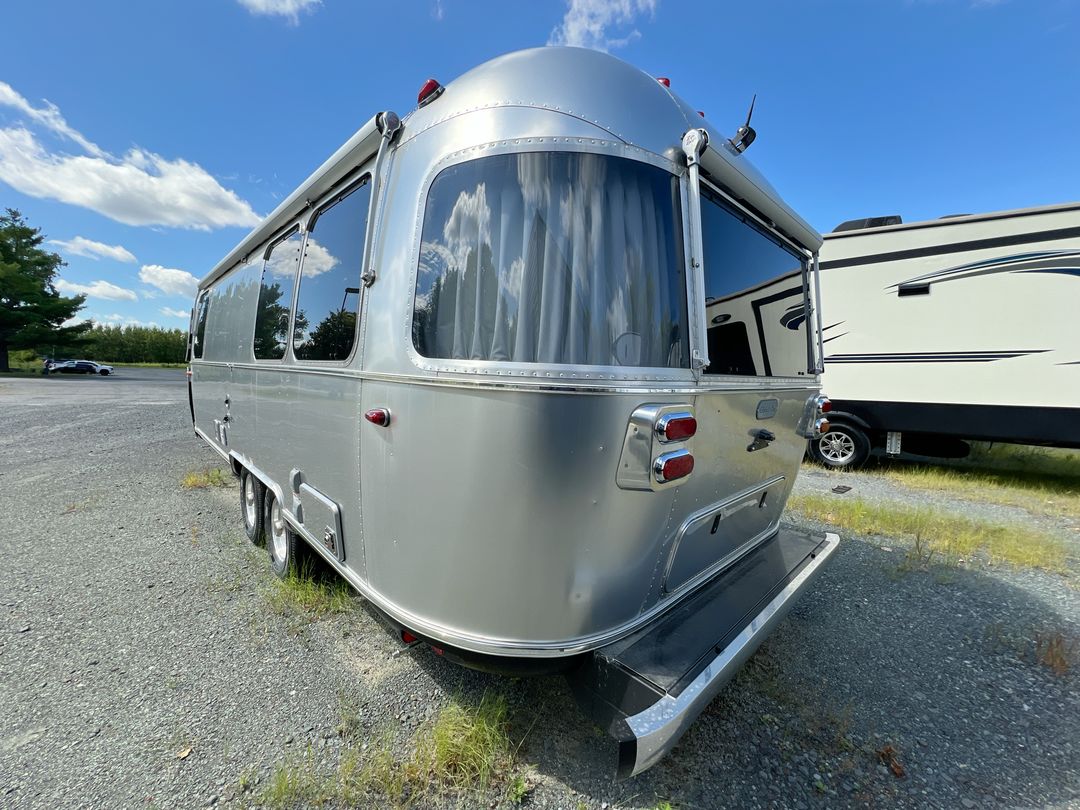 2025 Airstream 25FBQ Base