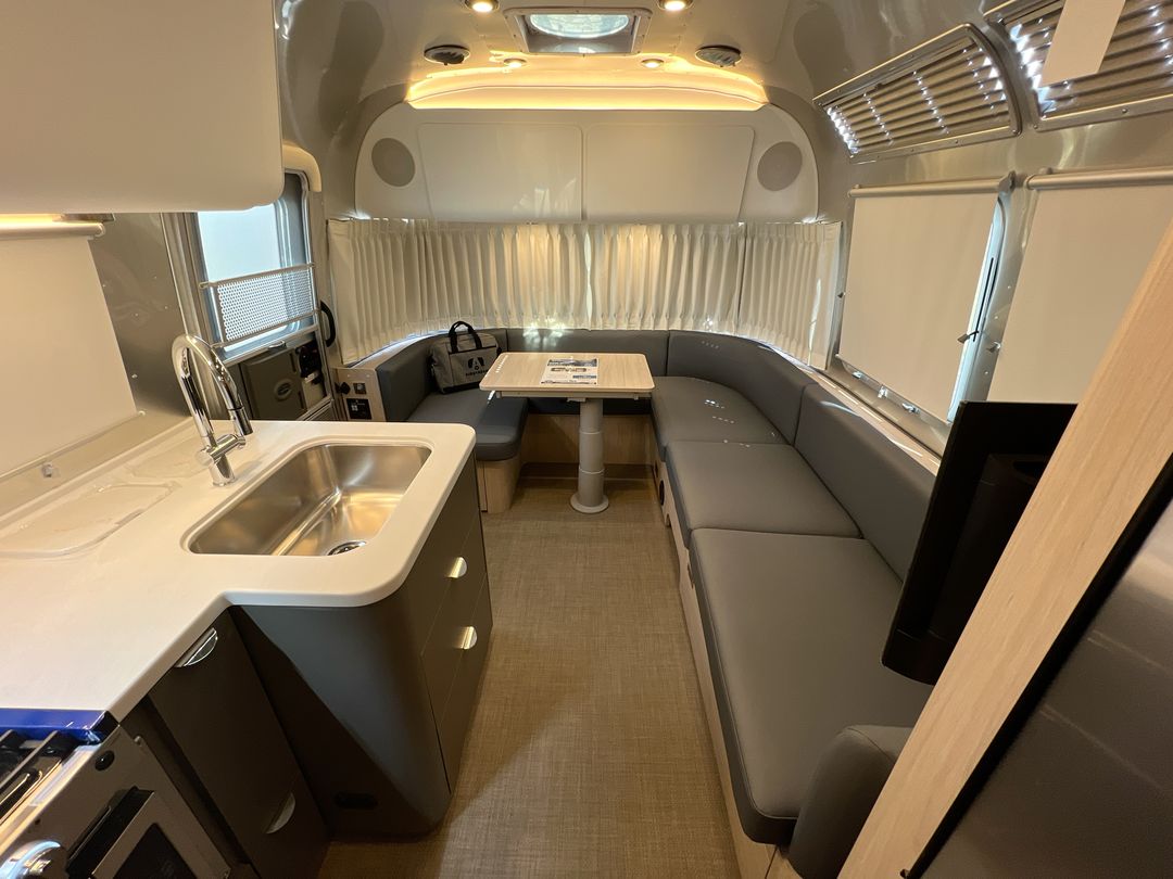 2025 Airstream 25FBQ Base