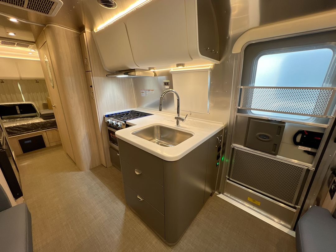 2025 Airstream 25FBQ Base