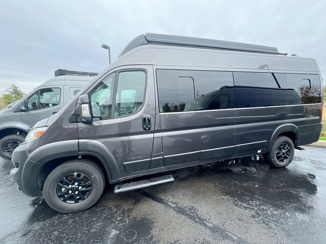 2026 Airstream Rangeline Base