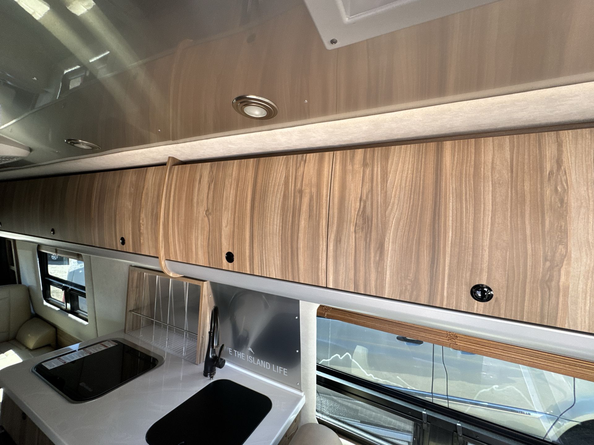 2025 Airstream 24 GL Base
