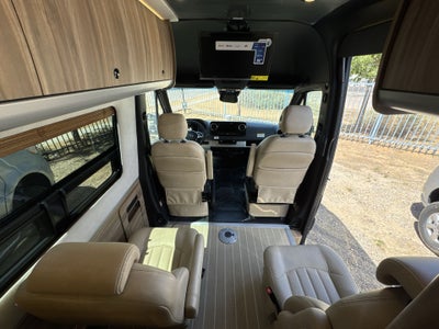 2025 Airstream 24 GL Base